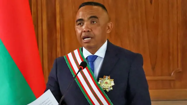 Madagascar : le président dissout le tout gouvernement