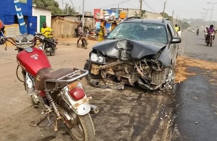 Bénin: un directeur d’école tué dans un grave accident de circulation, un autre dans un état critique