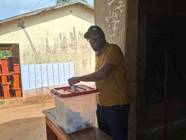 Élection présidentielle du 12 avril : le président Wilfrid Apollinaire Avognon accomplit son devoir civique à Tinou