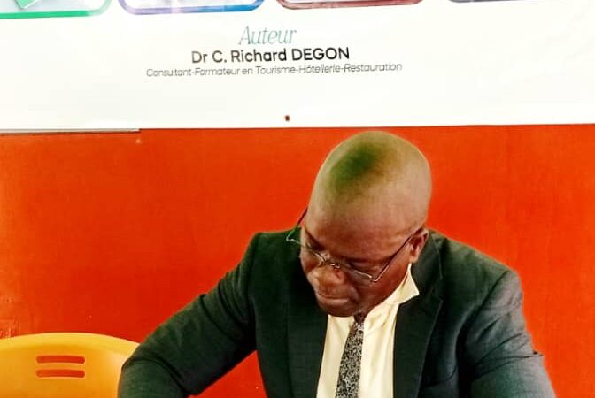 Tourisme et Hôtellerie-restauration : Dr Richard Dégon publie 4 livres pour former les professionnels