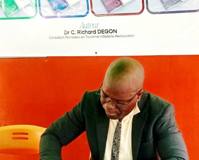 Tourisme et Hôtellerie-restauration : Dr Richard Dégon publie 4 livres pour former les professionnels