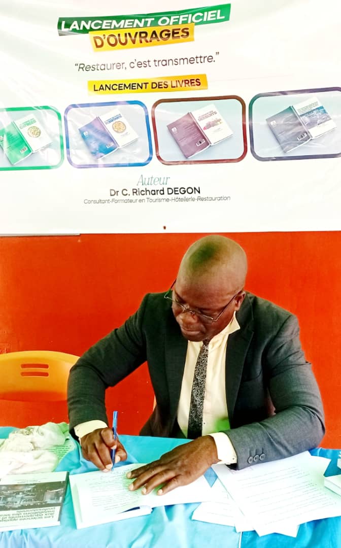Tourisme et Hôtellerie-restauration : Dr Richard Dégon publie 4 livres pour former les professionnels