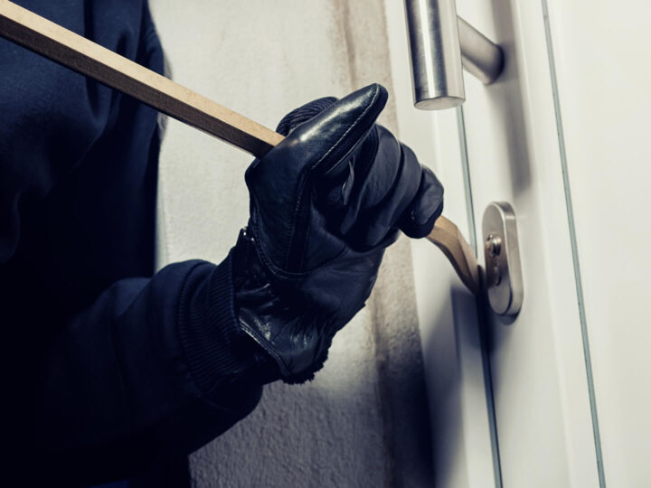 Insécurité à Godomey : une maison cambriolée en pleine journée à Dékoungbé  ‎