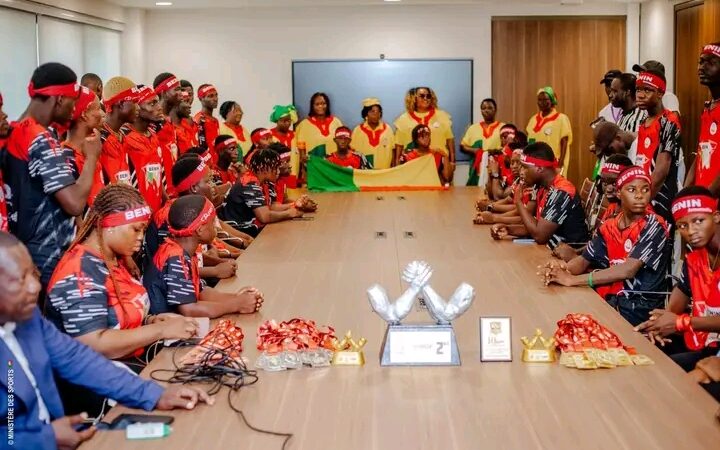 Bras de fer sportif: Champions d’Afrique, les ferristes béninois reçus par le ministre des Sports Benoît Dato