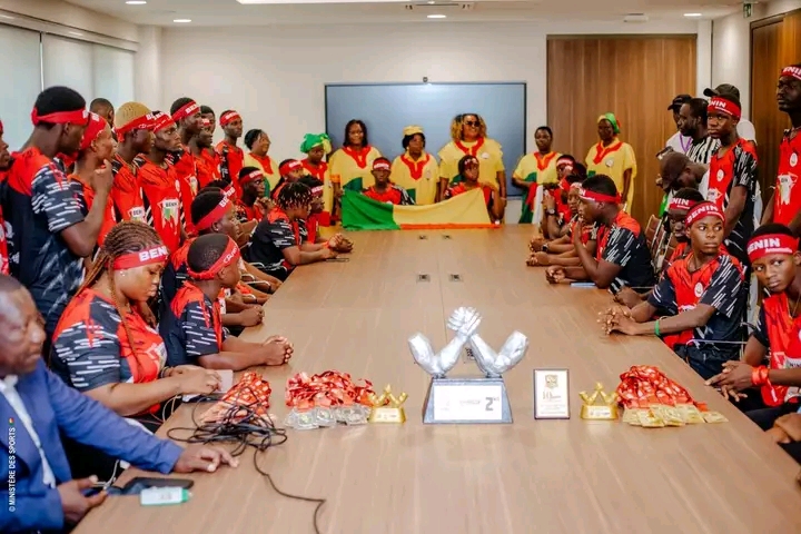 Bras de fer sportif: Champions d’Afrique, les ferristes béninois reçus par le ministre des Sports Benoît Dato