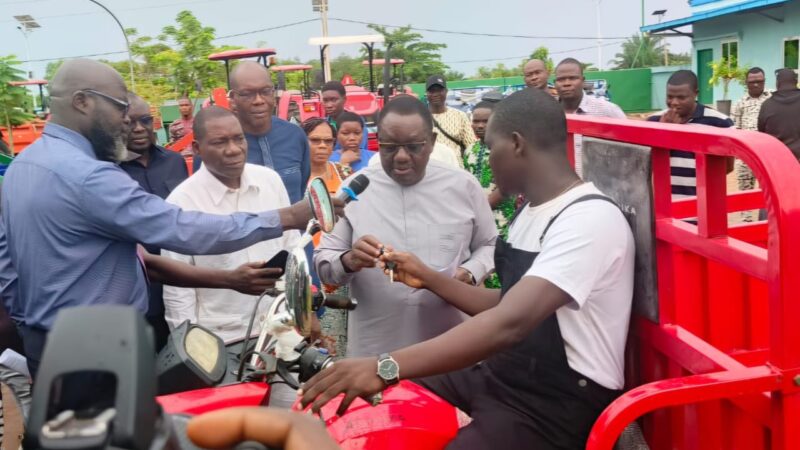 Ouidah: cinq jeunes du programme Agrostudies dotés en matériel agricole pour plus de 130 millions FCFA 
