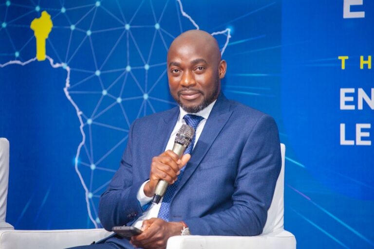 De la vocation sacerdotale à la mécanique, puis à l’intelligence artificielle : le parcours de Mahuna Akplogan, ministre de la Transformation digitale et de l’Innovation, avec la stratégie nationale d’IA