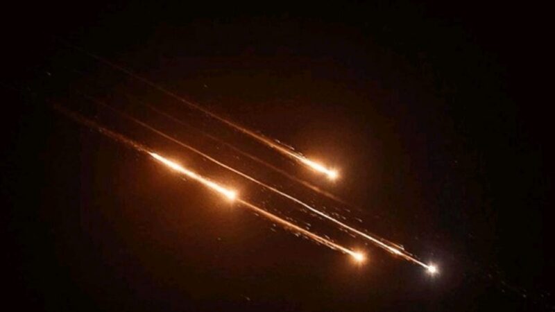 Moyen-Orient : Montée de tensions entre l&rsquo;Iran et Israël après des tirs de missiles et des frappes de représailles