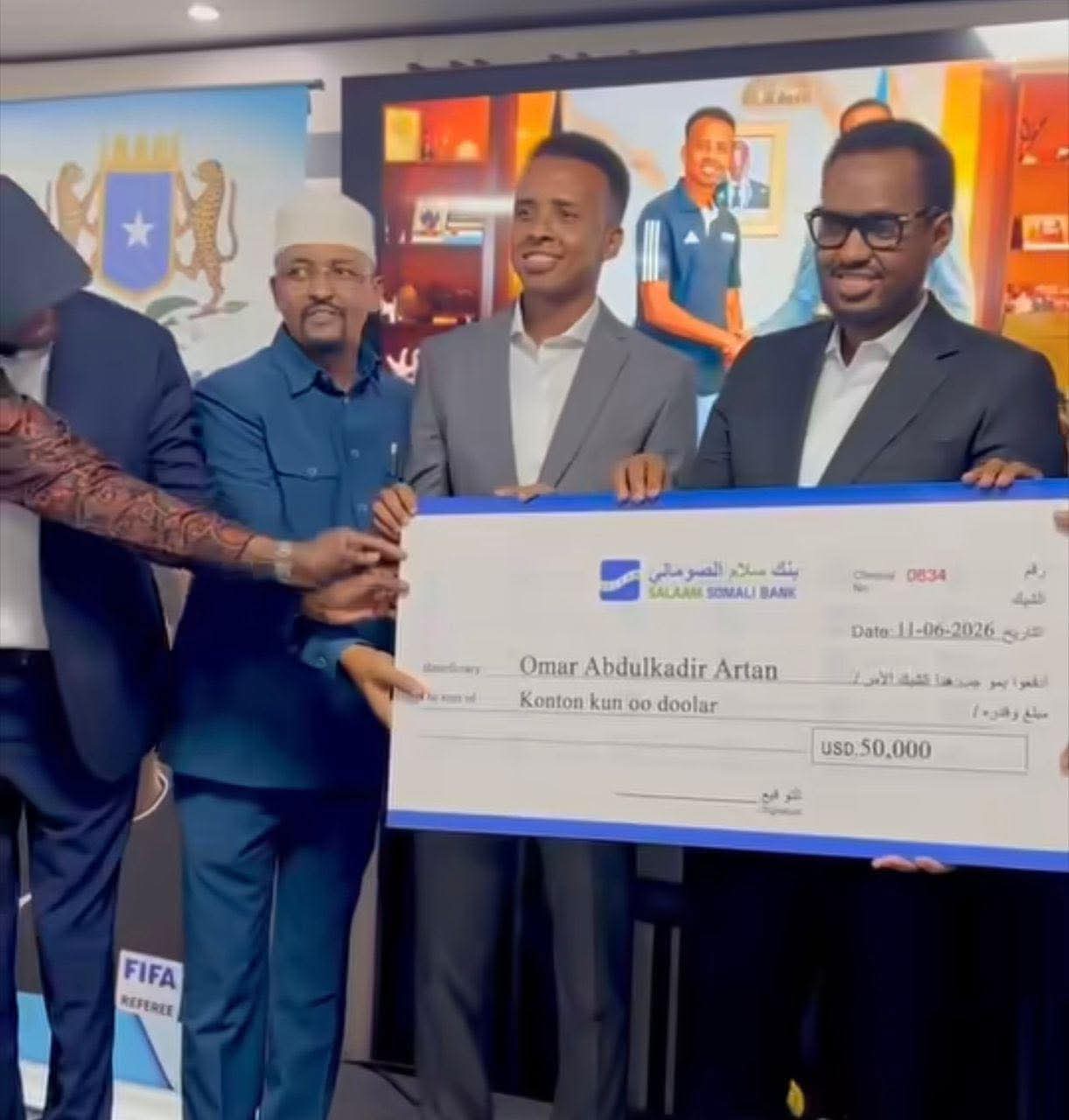 50 000 dollars à l’arbitre FIFA Omar Abdulkadir Artan ( vidéo)