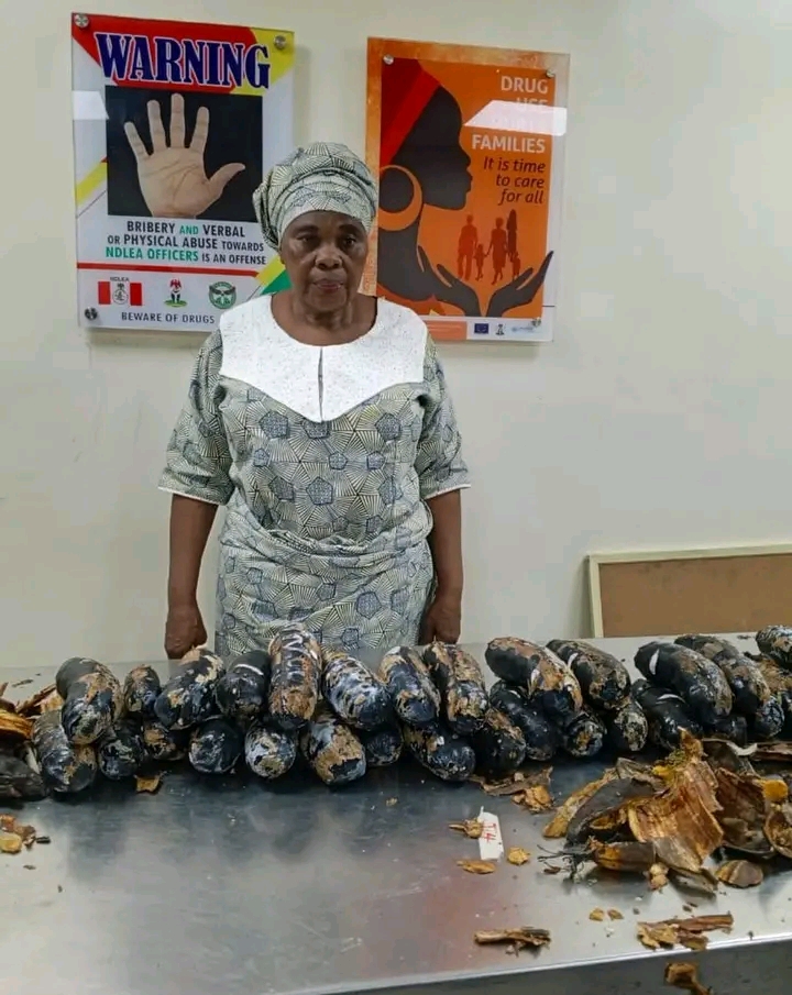 ‎Nigeria : Une septuagénaire arrêtée avec 13 kg de cocaïne dissimulés dans des bananes plantains