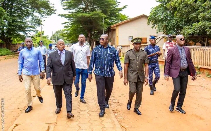 Salubrité publique à Abomey : Le préfet Laurent Zomaï et le maire Franck Kpassassi mobilisent les habitants  ‎