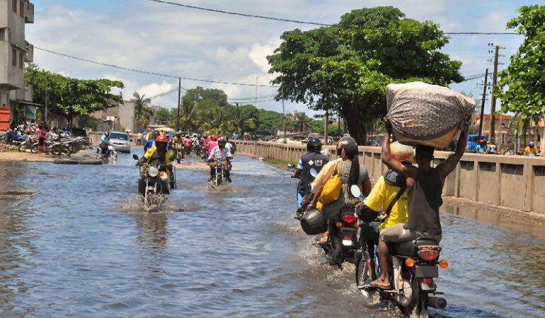 Fortes pluies : le gouvernement béninois appelle les populations à la vigilance face aux risques d&rsquo;inondation