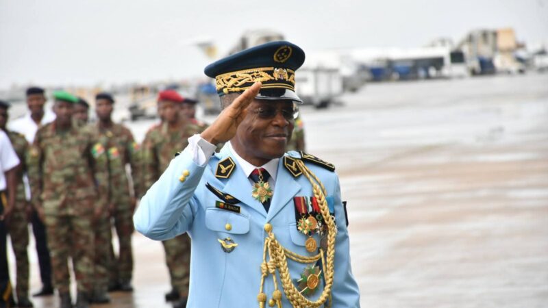 Général Bertin Bada: après 43 ans de service va à la retraite 