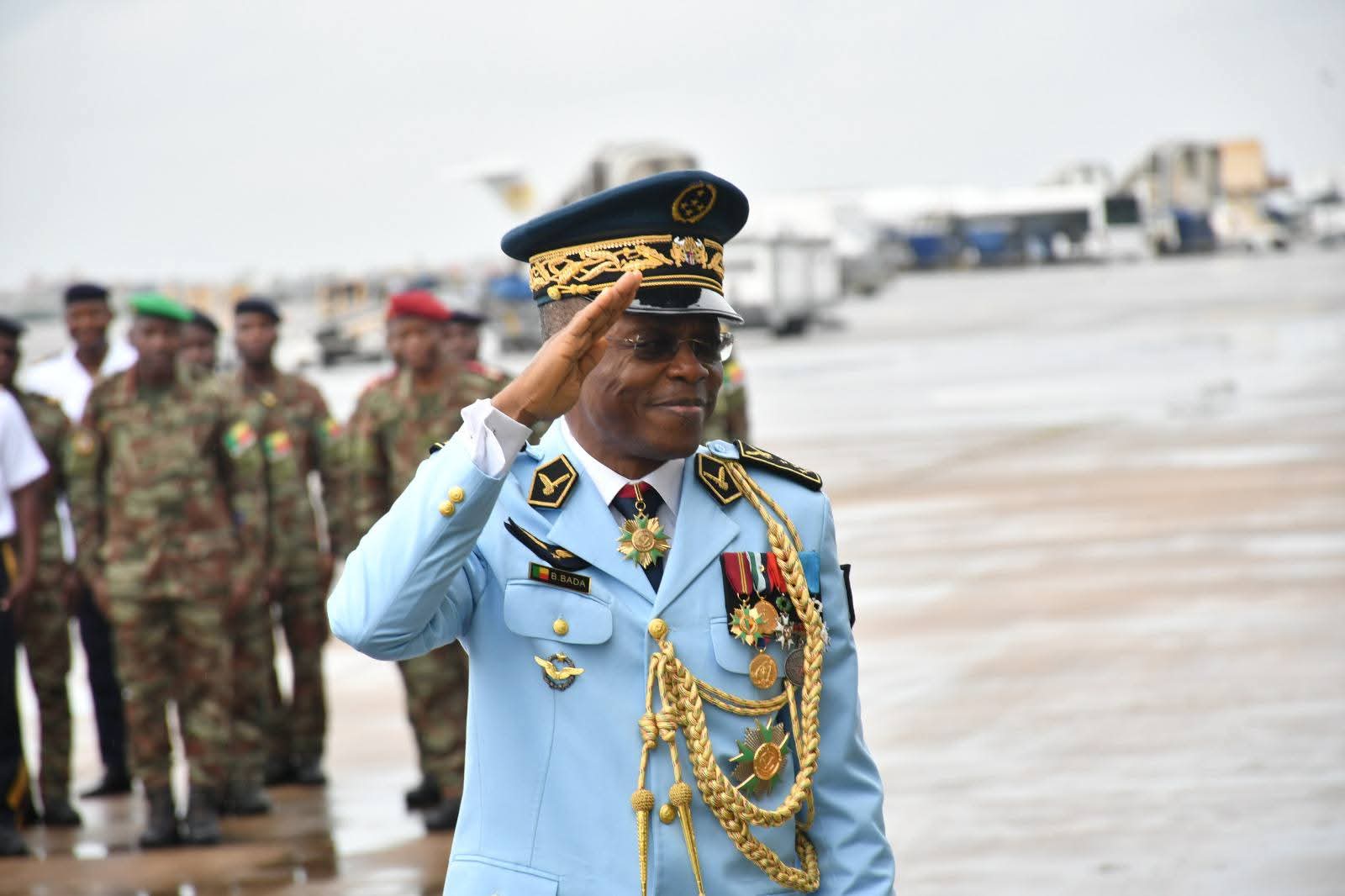 Général Bertin Bada: après 43 ans de service va à la retraite 