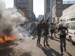 Afrique du Sud : plus de 900 personnes interpellées après une journée de tensions