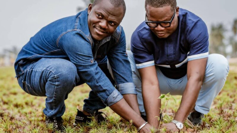 Championnat National Scolaire 2026 : Carlos Yao Ayikpé aux côtés des élèves pour la mise en terre de 2 000 plants à Grand-Popo  ‎