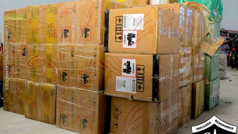 Saisie record à Hilacondji : 5574 téléphones Android saisis par la douane et mis sous scellés 