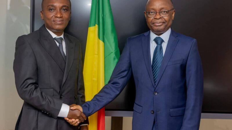 Comé : le maire Edgar Tohouégnon échange avec le ministre Janvier Yahouédéhou sur les priorités de la commune