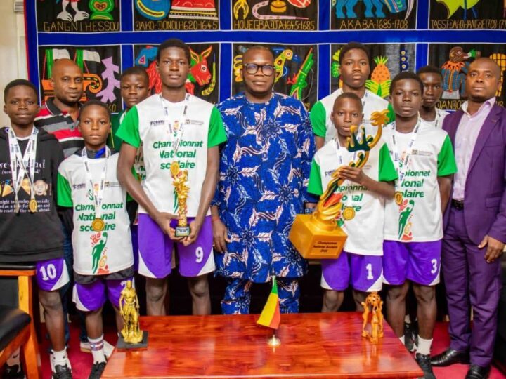 Basketball : les champions nationaux du Lycée Houffon reçus en audience par le maire d&rsquo;Abomey  ‎