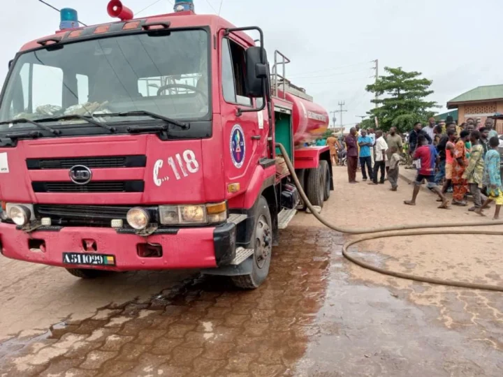Glazoué : Un violent incendie ravage plusieurs commerces et fait deux blessés