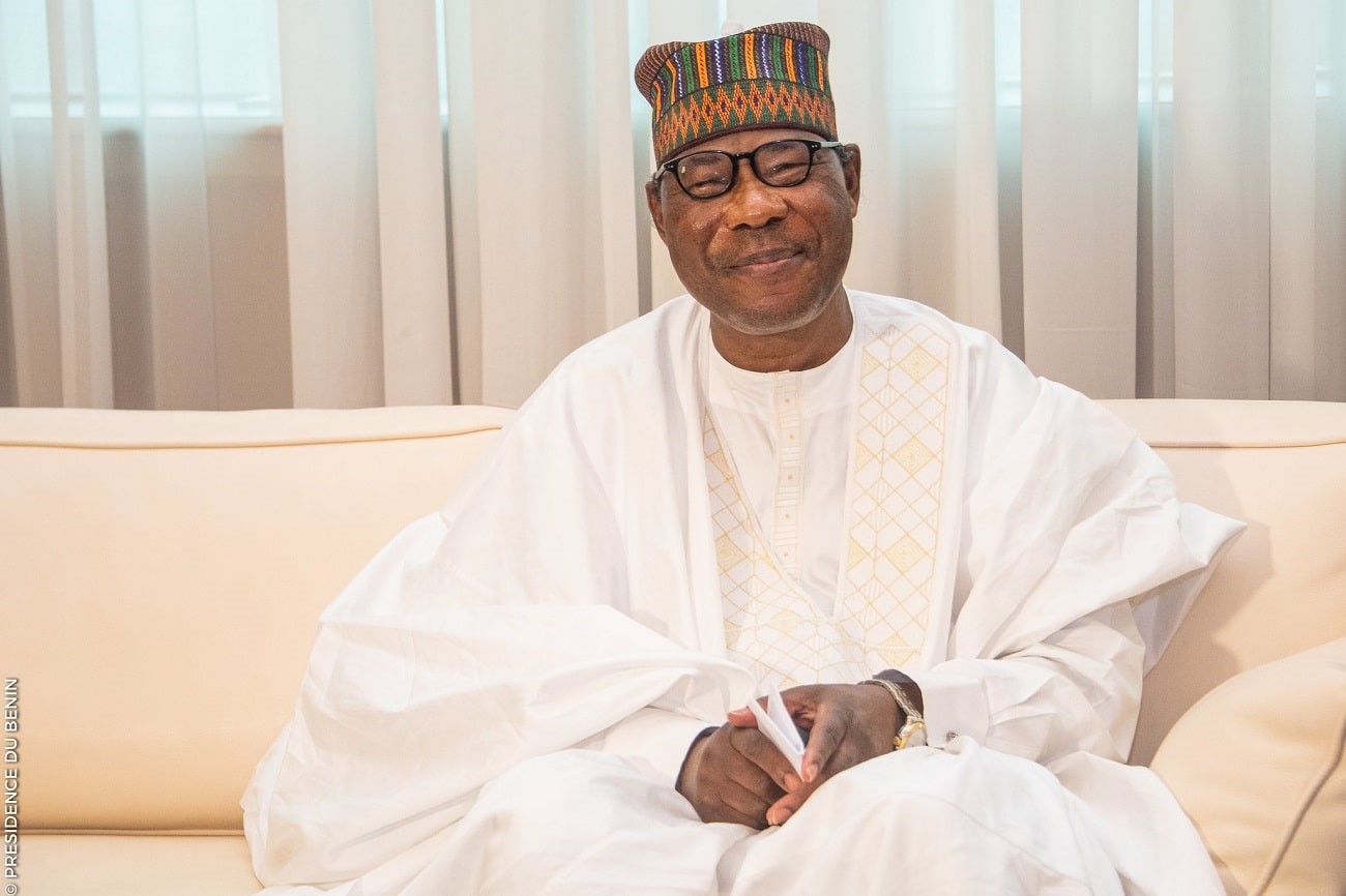 Regards croisés : Boni Yayi,  » …le vase d&rsquo;honneur… « 
