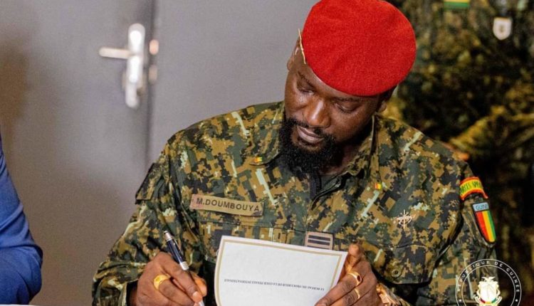 Guinée: Mamadi Doumbouya radie 173 militaires dont Michel Lamah, figure du putsch de 2021