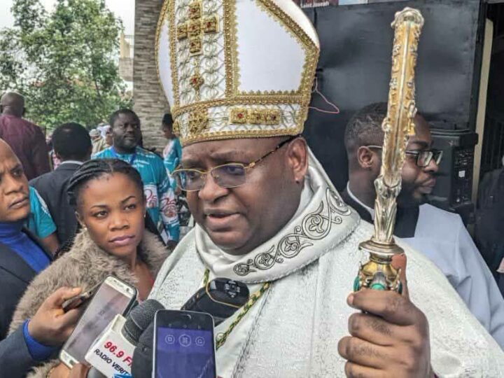 Cameroun : Mgr Michael Bibi interpelle les femmes et jeunes filles qui draguent les prêtes catholiques 