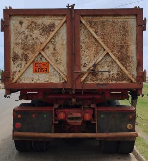 Bénin: grâce aux drones, la Douane intercepte un camion-benne chargé de cigarettes 