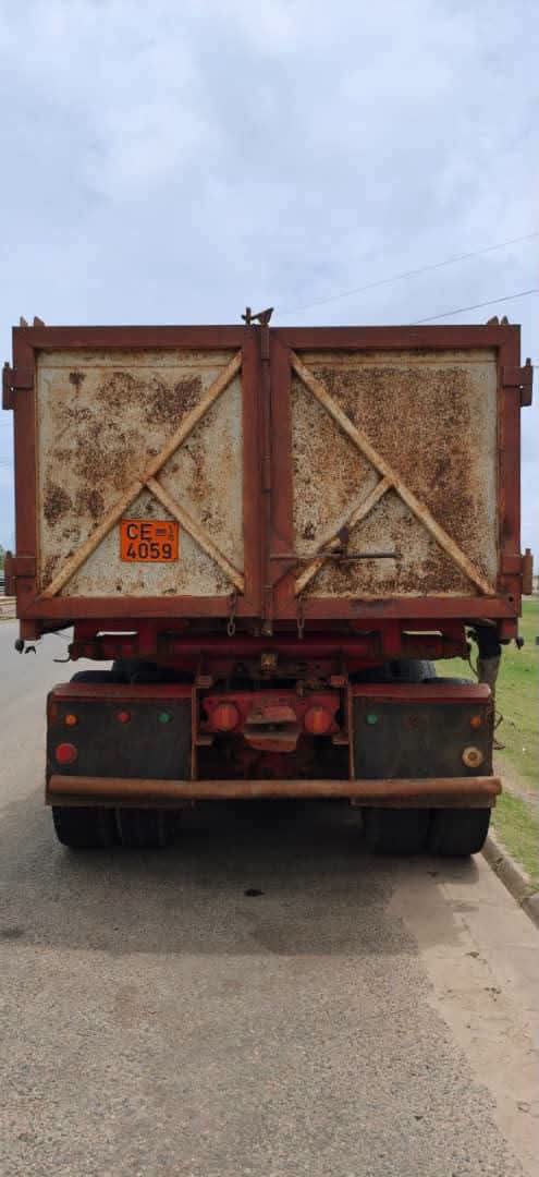 Bénin: grâce aux drones, la Douane intercepte un camion-benne chargé de cigarettes 