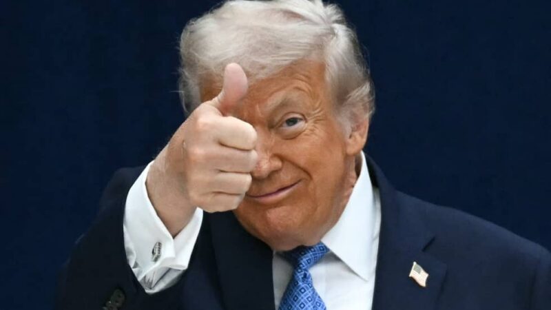 Donald Trump et son assistante : ces mots d&rsquo;amour qui alimentent la rumeur d&rsquo;une relation extraconjugale