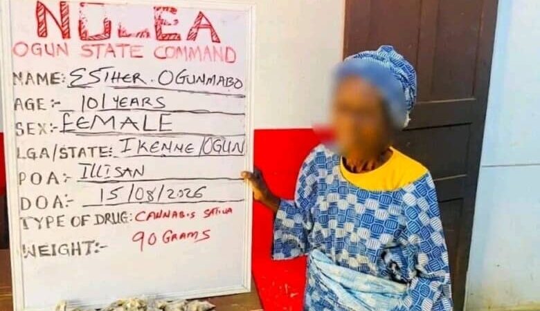 Nigeria : une vieille femme de 101 ans interpellée pour trafic de cannabis 