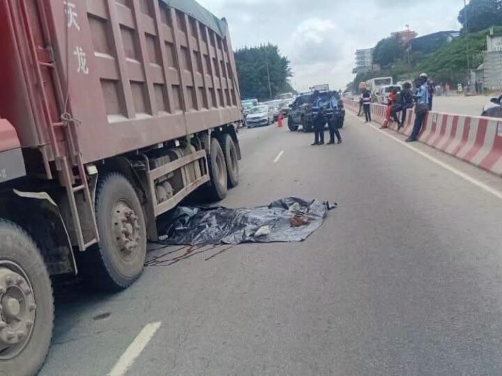 Côte d’Ivoire : un homme se fait écraser en se jetant sous un camion-benne 