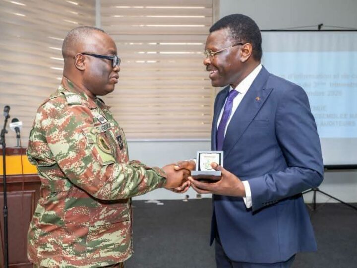 Armées : Joseph Djogbénou échange avec les militaires sur la neutralité républicaine