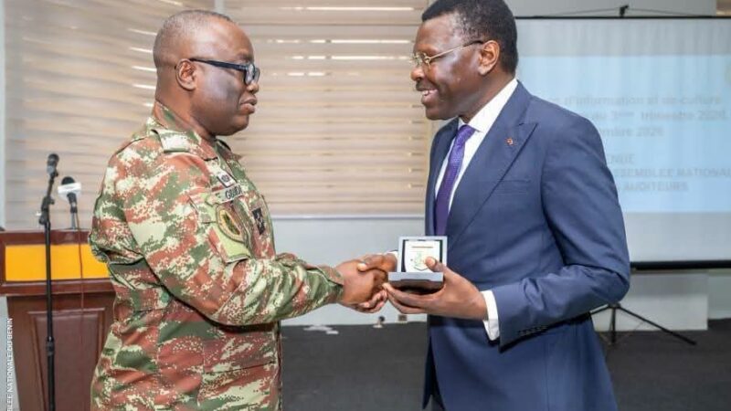 Armées : Joseph Djogbénou échange avec les militaires sur la neutralité républicaine