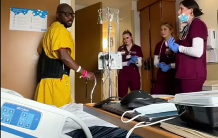 RABBY SLO: l&rsquo;artiste quitte le lit d&rsquo;hôpital et annonce un grand direct sur tous ses réseaux