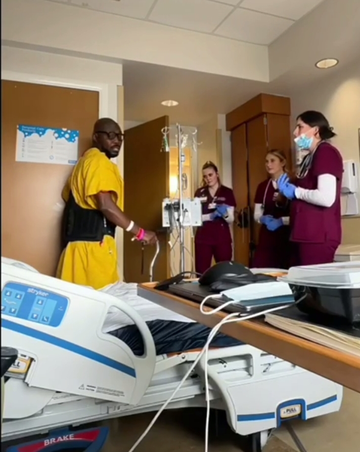 RABBI SLO: l&rsquo;artiste quitte le lit d&rsquo;hôpital et annonce un grand direct sur tous ses réseaux