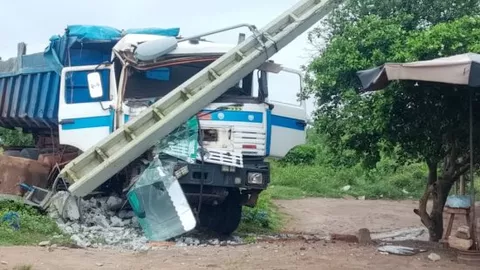 Allada: un camion-benne fait un blessé grave et endommage un poteau SBEE
