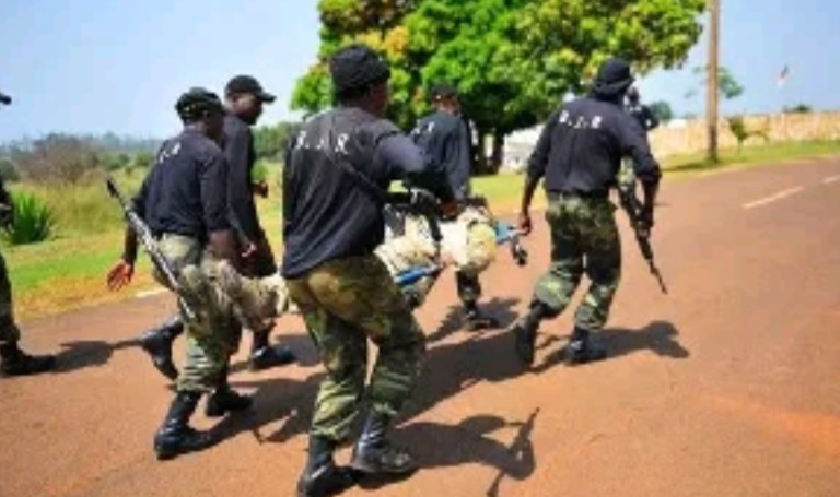 Divers: un soldat porte des coups mortels à son Commandant après l&rsquo;avoir surpris dans le lit conjugal avec sa femme