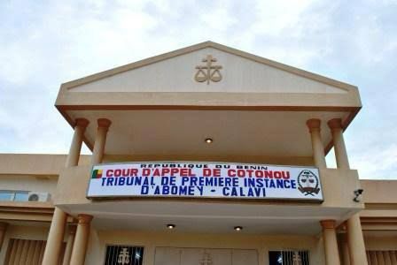 Tribunal d’Abomey-Calavi : un jeune homme vole son employeur et à la barre, demande à travailler pour le rembourser