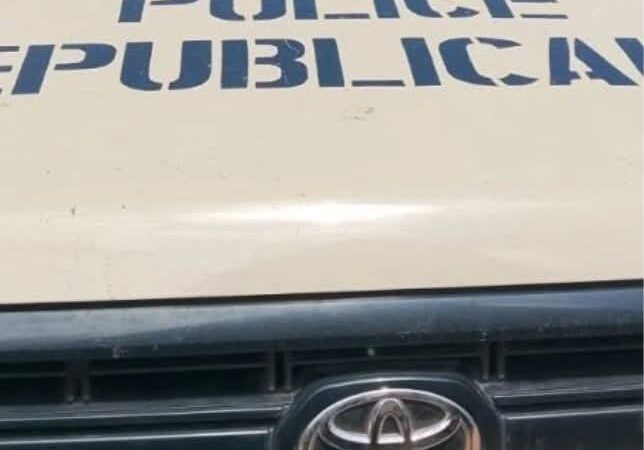 Abomey-Calavi : Un homme armé de machette casse le pare-brise d&rsquo;un véhicule de la Police républicaine