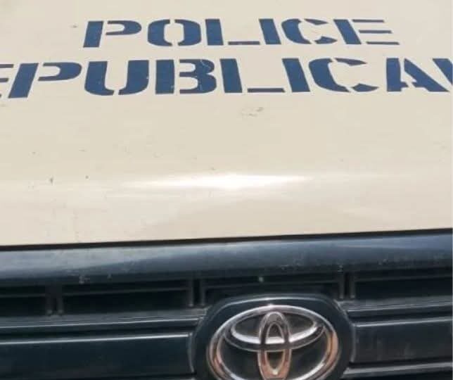 Abomey-Calavi : Un homme armé de machette casse le pare-brise d&rsquo;un véhicule de la Police républicaine