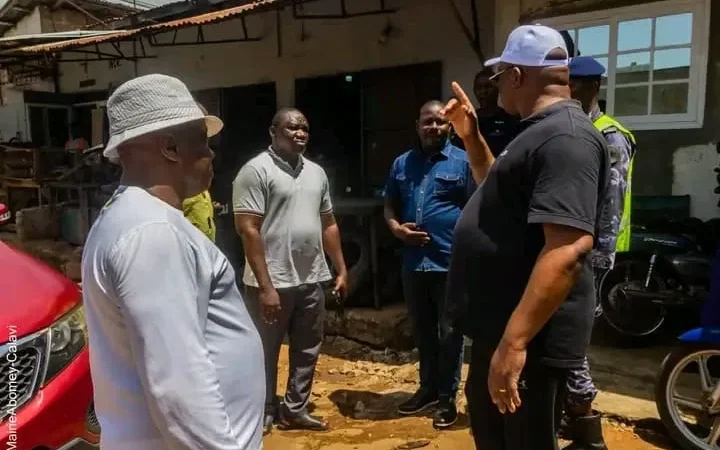 Abomey-Calavi : le maire Nathanaël Koty fait libérer une voie bloquée par des gravats à Godomey   ‎